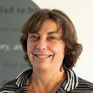 dr. Helen Bakker