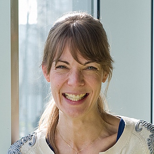 Dr. Esther van den Berg