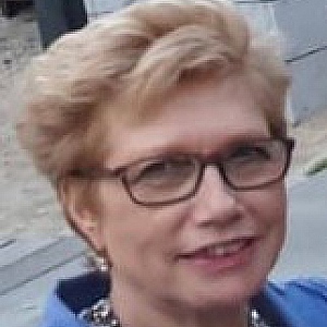dr. Irina Uitewaal Poslawsky