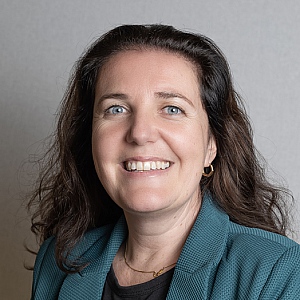 drs. Loes van Donzel