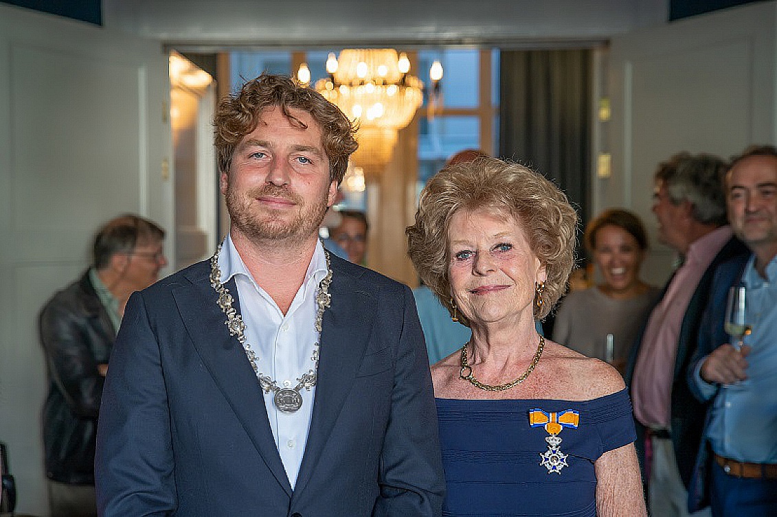 Locoburgemeester Reinier van Dantzig en prof. dr. Liesbeth Eurelings-Bontekoe