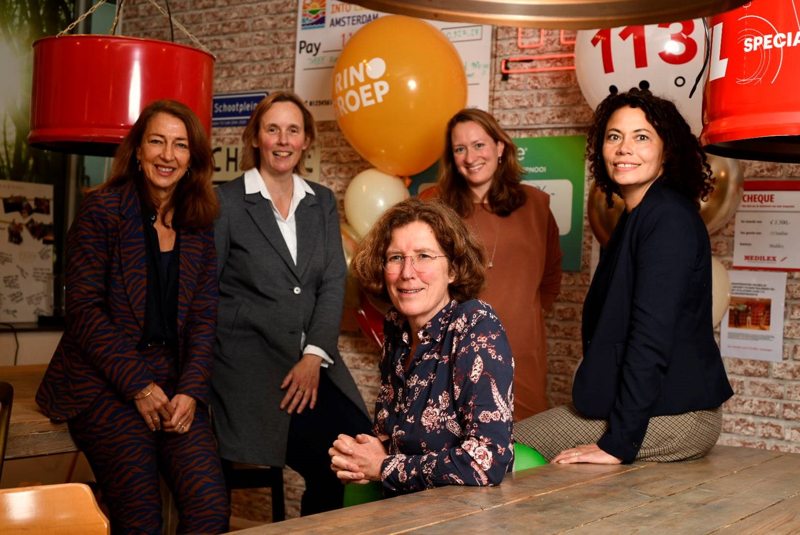 V.l.n.r. Monique Kavelaars, Hedda van 't Land, Gerdien Franx, Renée de Haan en Maryke Wolters-Geerdink